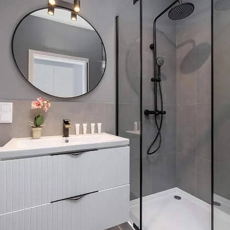 Apartament Wybickiego Stylish With Parking And Air Conditioning In Cracow By Renters *