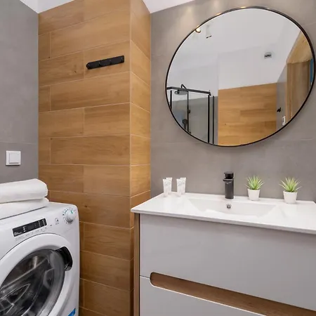 Apartament Wybickiego Stylish With Parking And Air Conditioning In Cracow By Renters