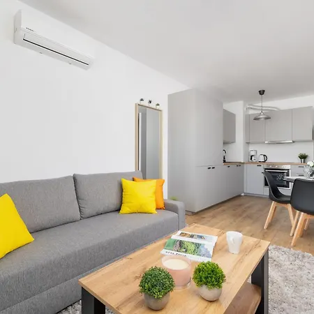 Apartament Wybickiego Stylish With Parking And Air Conditioning In Cracow By Renters *