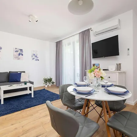 Апартаменты Wybickiego Stylish With Parking And Air Conditioning In Cracow By Renters