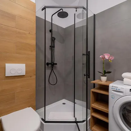 Wybickiego Stylish With Parking And Air Conditioning In Cracow By Renters Appartement