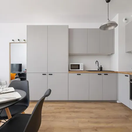Wybickiego Stylish With Parking And Air Conditioning In Cracow By Renters *