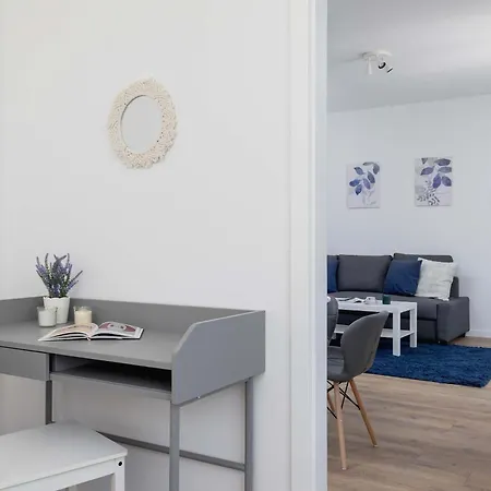 Wybickiego Stylish With Parking And Air Conditioning In Cracow By Renters Appartement