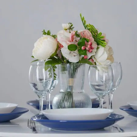 Wybickiego Stylish With Parking And Air Conditioning In Cracow By Renters Appartement *