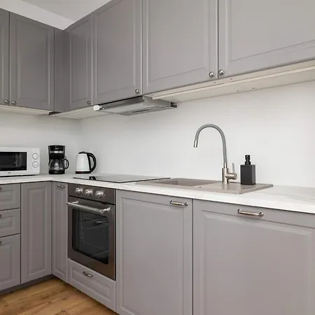 Wybickiego Stylish With Parking And Air Conditioning In Cracow By Renters Appartement *