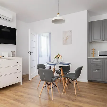 Appartement Wybickiego Stylish With Parking And Air Conditioning In Cracow By Renters Krakau