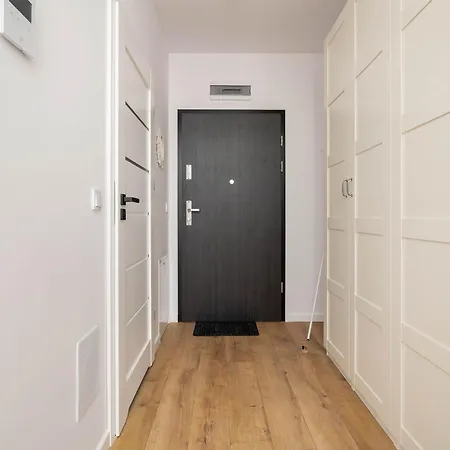 Wybickiego Stylish With Parking And Air Conditioning In Cracow By Renters * Краков