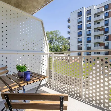 Wybickiego Stylish With Parking And Air Conditioning In Cracow By Renters Appartement