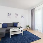 Wybickiego Stylish With Parking And Air Conditioning In Cracow By Renters Apartmán