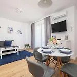 Apartmán Wybickiego Stylish With Parking And Air Conditioning In Cracow By Renters