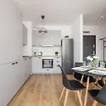 Apartmán Wybickiego Stylish With Parking And Air Conditioning In Cracow By Renters