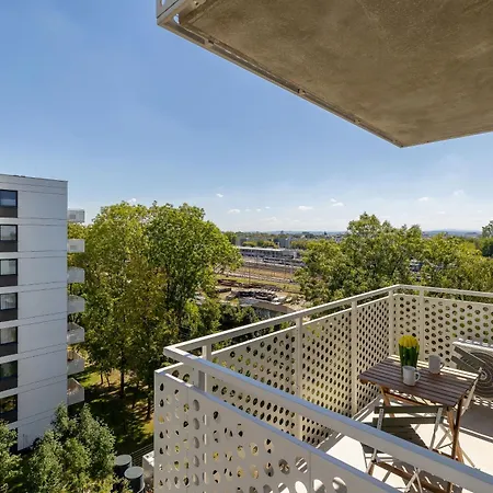 Wybickiego Stylish With Parking And Air Conditioning In Cracow By Renters קרקוב