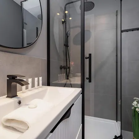 Wybickiego Stylish With Parking And Air Conditioning In Cracow By Renters