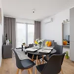 Wybickiego Stylish With Parking And Air Conditioning In Cracow By Renters 아파트 *
